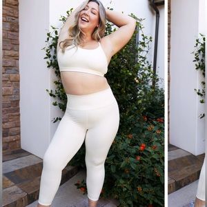 NWT Iridescent Pearl Set